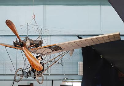 800px-Demoiselle_de_Santos-Dumont_Musee_du_Bourget_P1010409.jpg